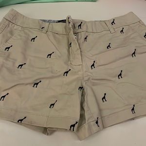 Khaki shorts with embroidered giraffes
